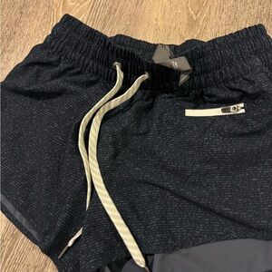 Vuori shorts size extra smalll